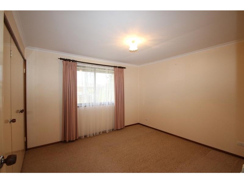 570 Kemp Street, Lavington NSW 2641