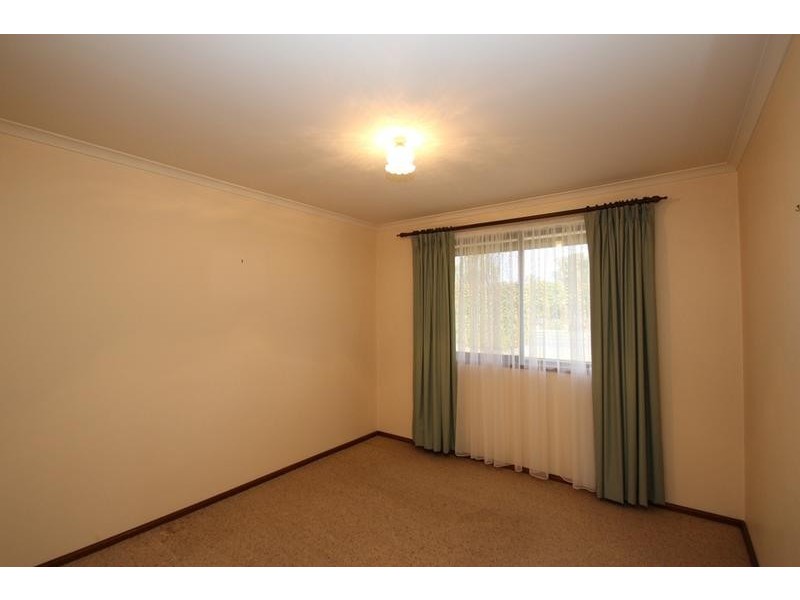 570 Kemp Street, Lavington NSW 2641