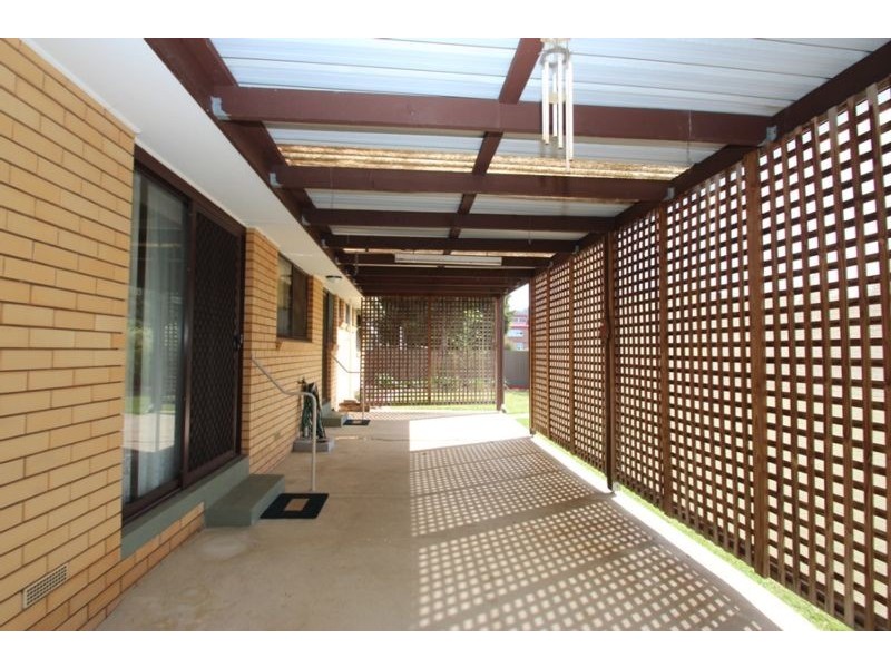 570 Kemp Street, Lavington NSW 2641