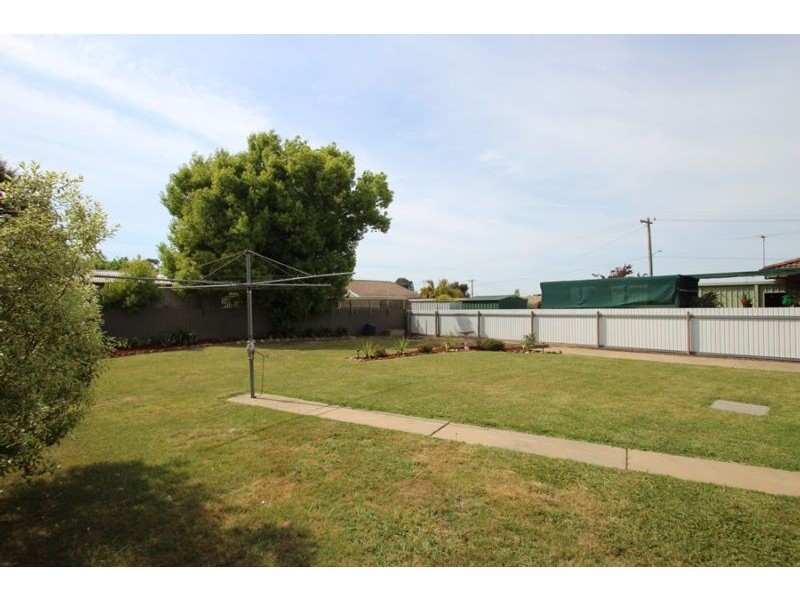 570 Kemp Street, Lavington NSW 2641