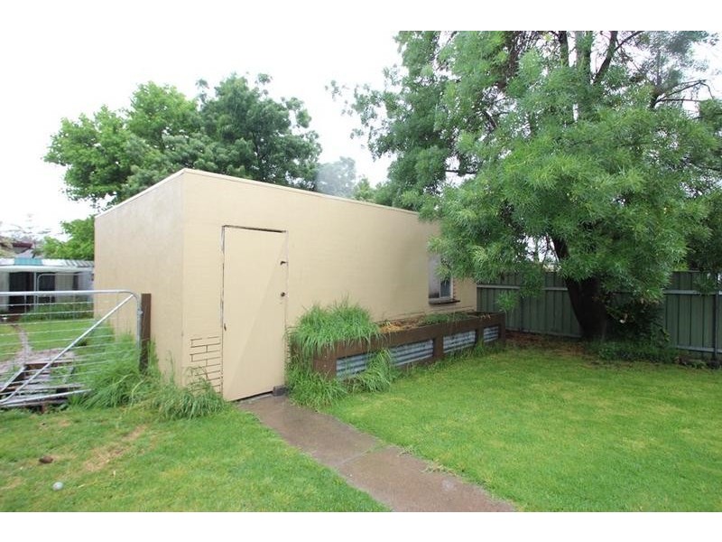 318 Sutherland Street, Lavington NSW 2641