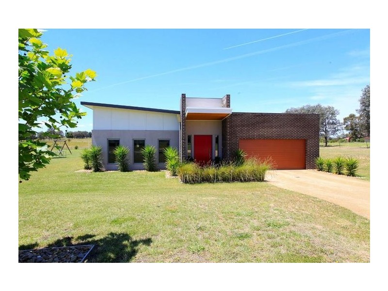 26 Carisbrook Court, Table Top NSW 2640