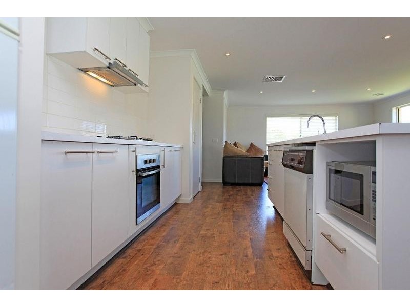 69 Robbins Drive, East Albury NSW 2640