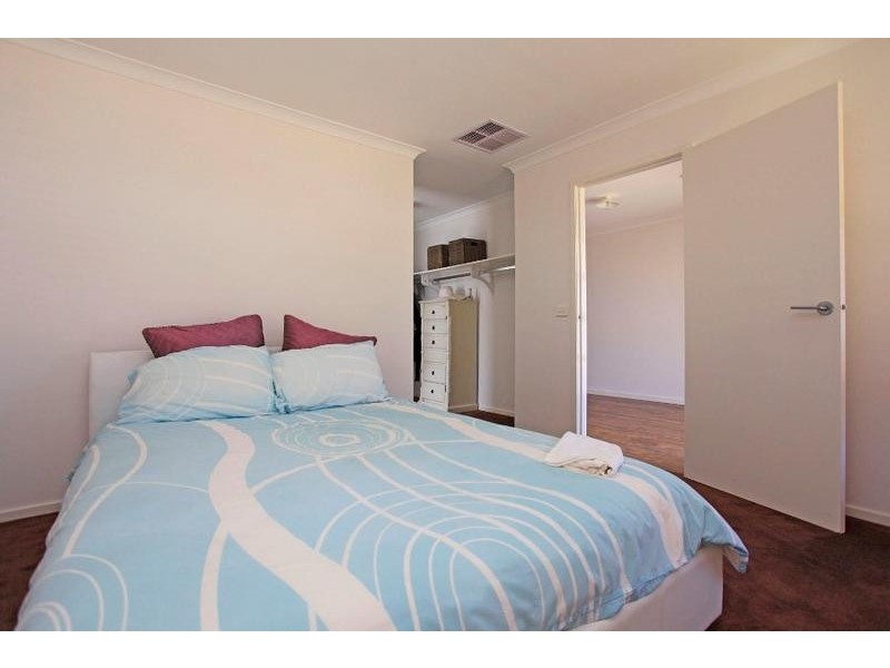 69 Robbins Drive, East Albury NSW 2640