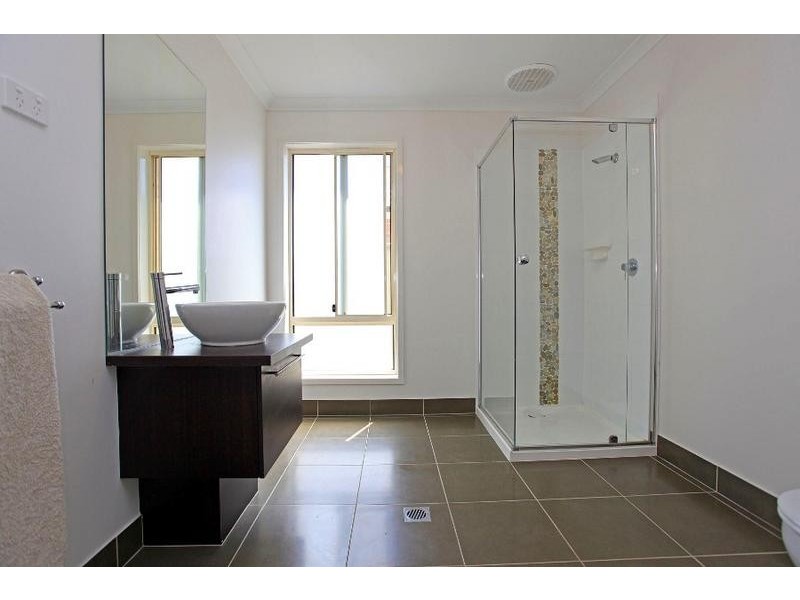 69 Robbins Drive, East Albury NSW 2640