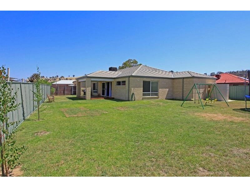 69 Robbins Drive, East Albury NSW 2640