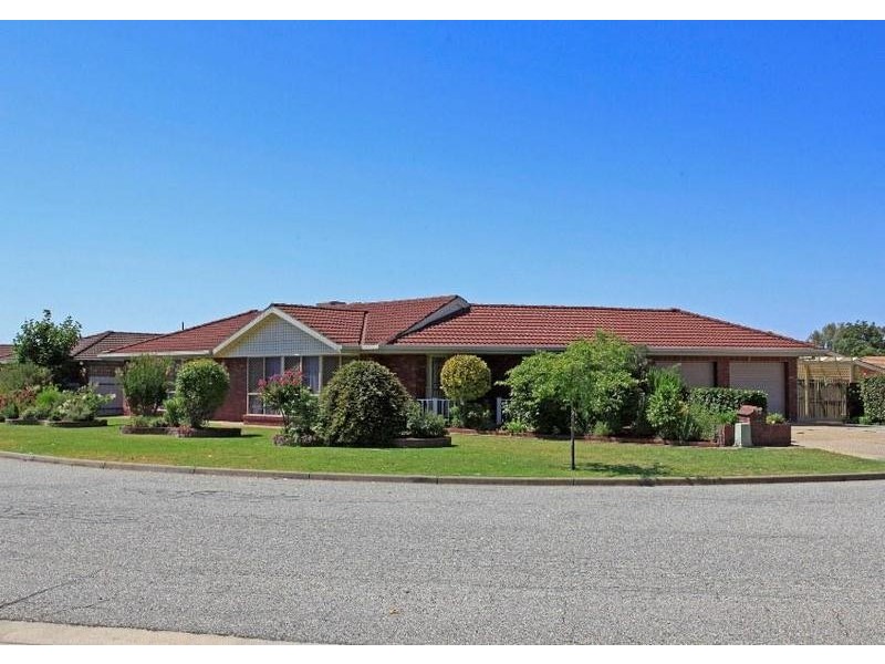 13 Worsley Place, Lavington NSW 2641