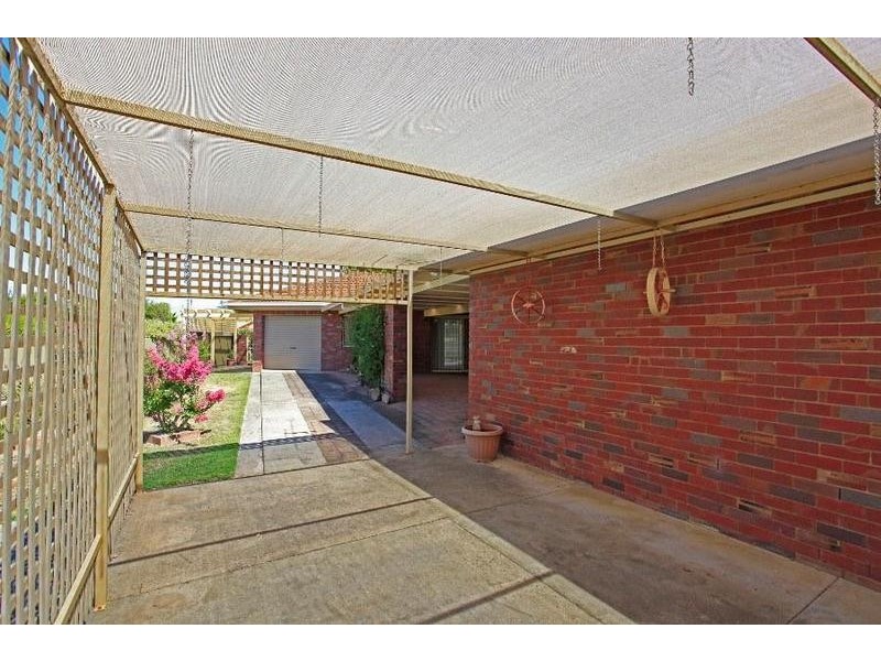 13 Worsley Place, Lavington NSW 2641