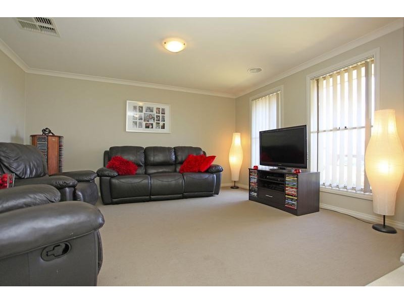 86 Honeyeater Circuit, Thurgoona NSW 2640