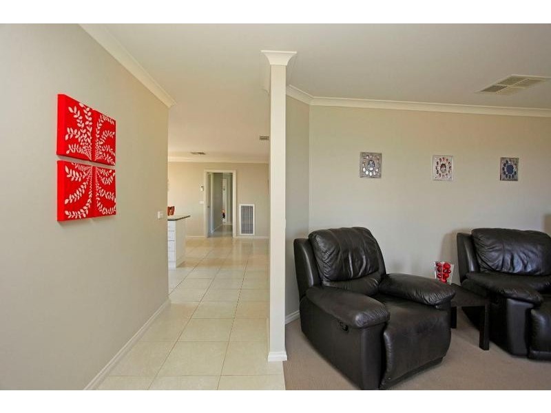 86 Honeyeater Circuit, Thurgoona NSW 2640