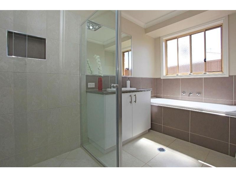 86 Honeyeater Circuit, Thurgoona NSW 2640