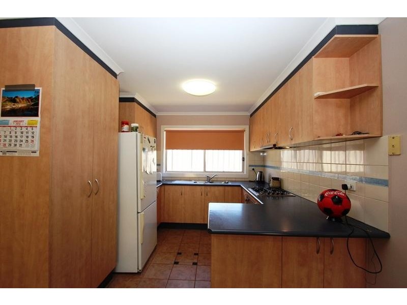 8 Wattle Way, West Albury NSW 2640