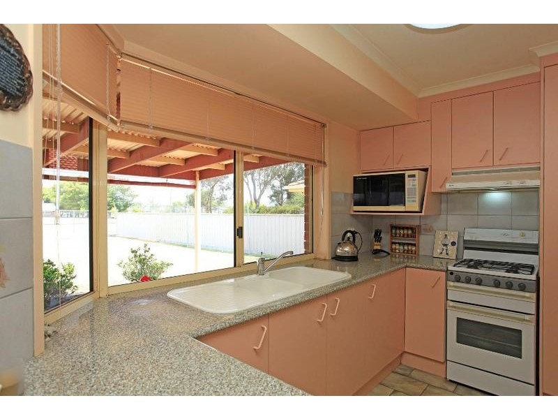 27 Neptune Drive, Lavington NSW 2641