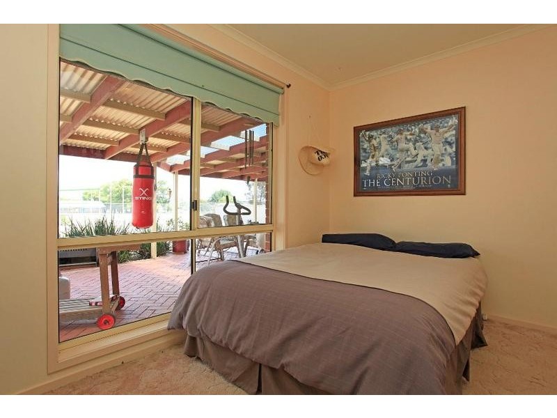 27 Neptune Drive, Lavington NSW 2641