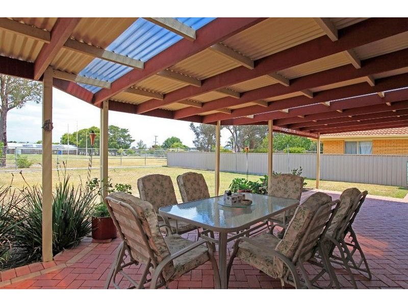 27 Neptune Drive, Lavington NSW 2641