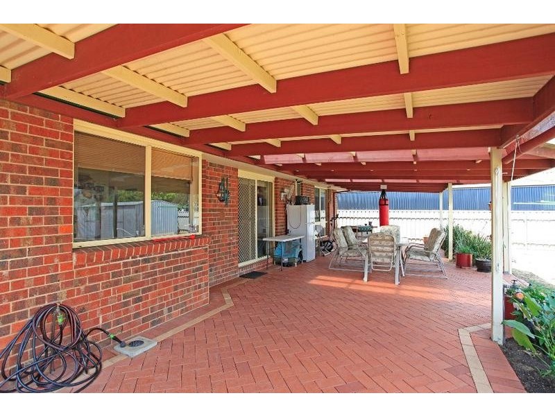 27 Neptune Drive, Lavington NSW 2641