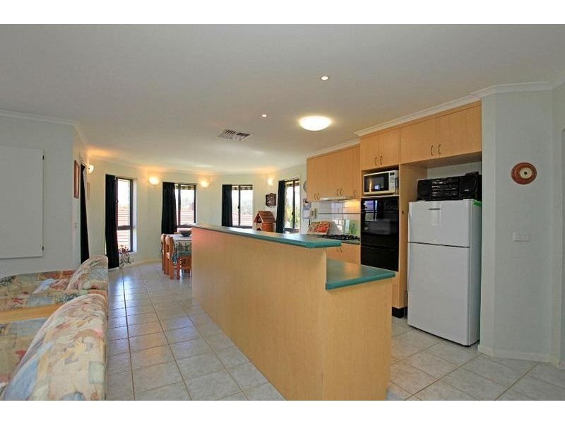 6 Hurworth Court, West Albury NSW 2640