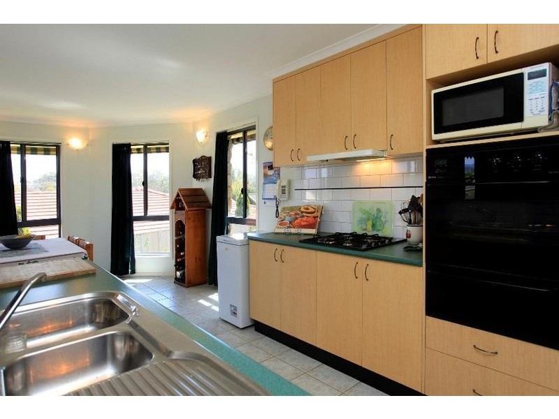 6 Hurworth Court, West Albury NSW 2640