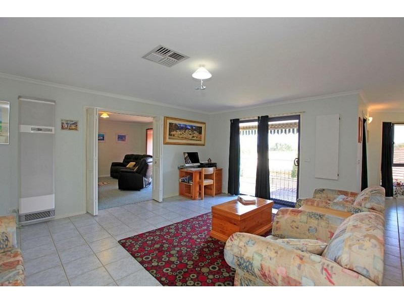 6 Hurworth Court, West Albury NSW 2640