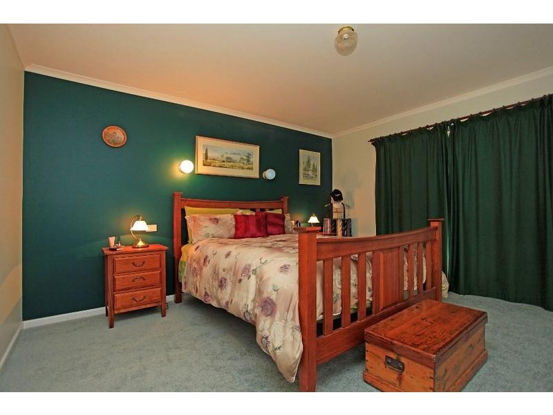 6 Hurworth Court, West Albury NSW 2640