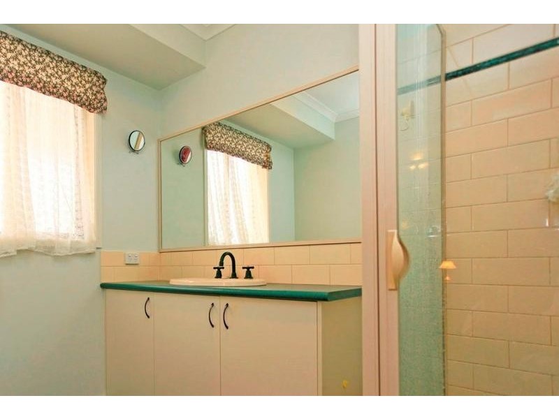 6 Hurworth Court, West Albury NSW 2640