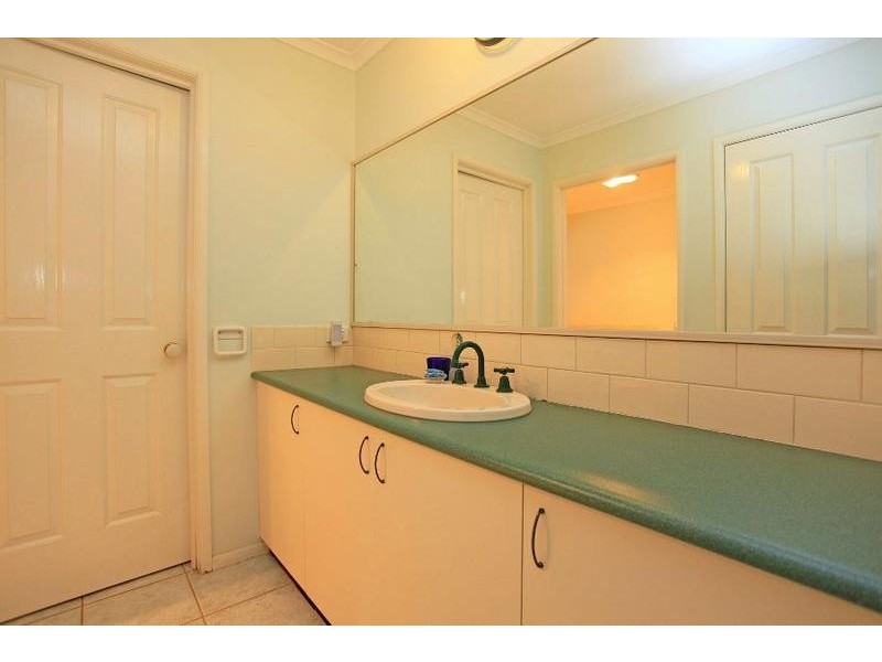 6 Hurworth Court, West Albury NSW 2640