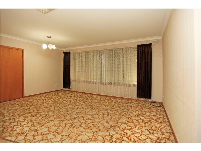 310 Parkland Crescent, Lavington NSW 2641