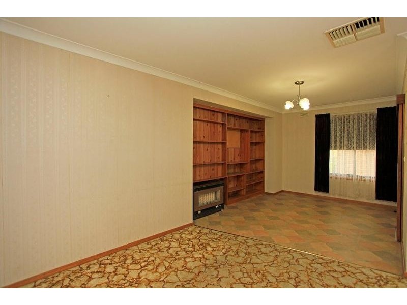 310 Parkland Crescent, Lavington NSW 2641