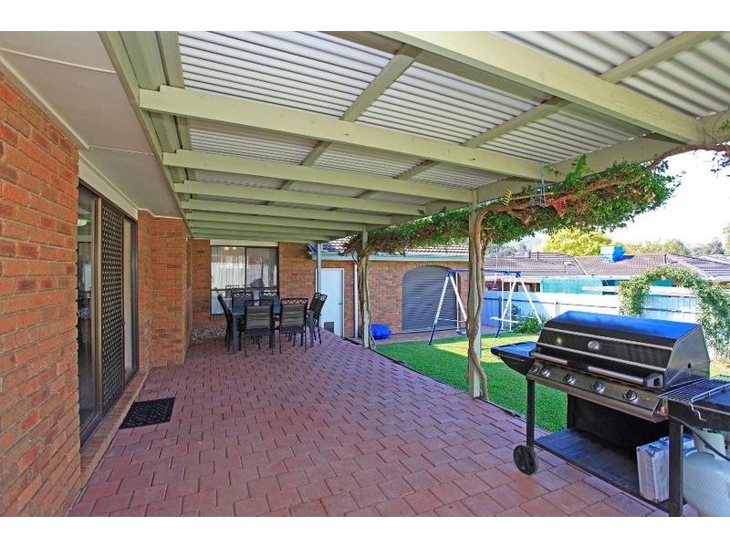 18 O’Brien Court, West Albury NSW 2640