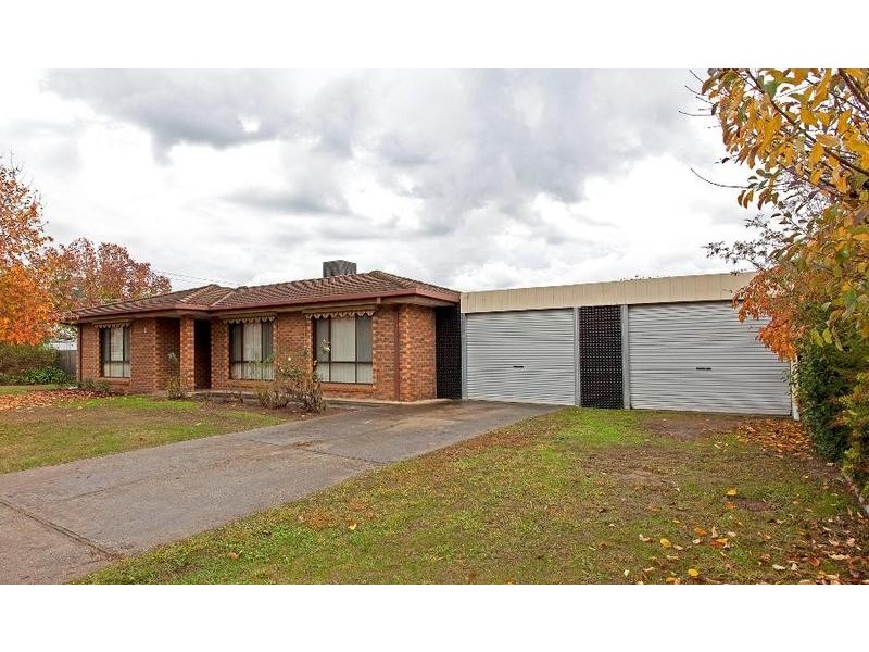 2 Graetz Court, Lavington NSW 2641