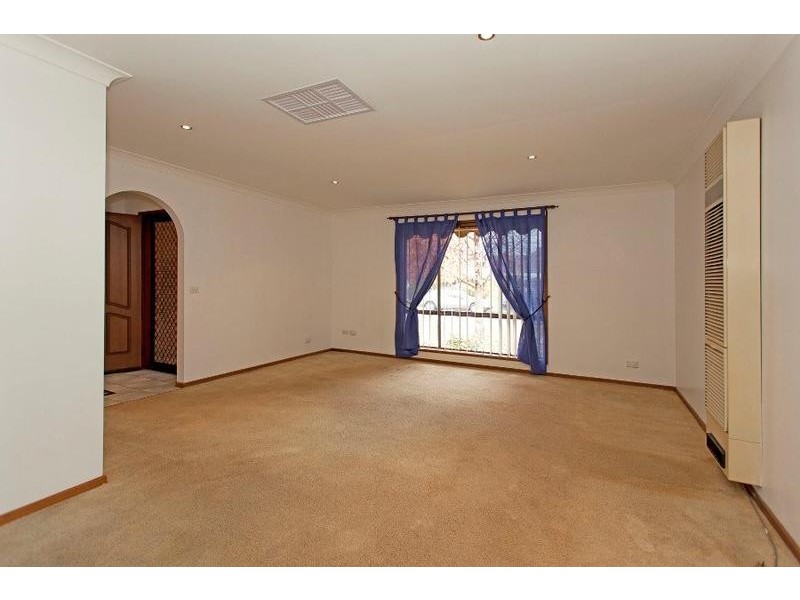 2 Graetz Court, Lavington NSW 2641