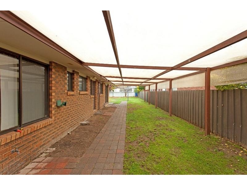 2 Graetz Court, Lavington NSW 2641