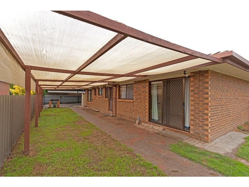 2 Graetz Court, Lavington NSW 2641