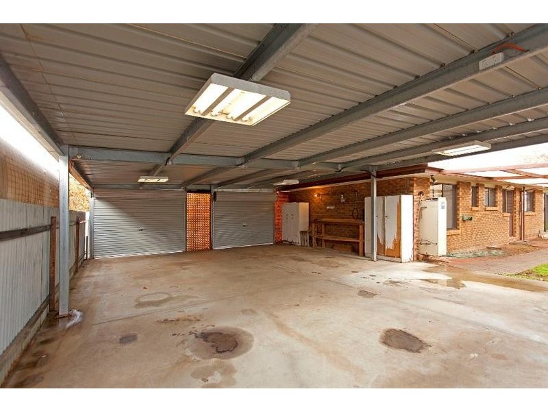 2 Graetz Court, Lavington NSW 2641