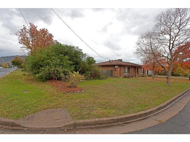 2 Graetz Court, Lavington NSW 2641