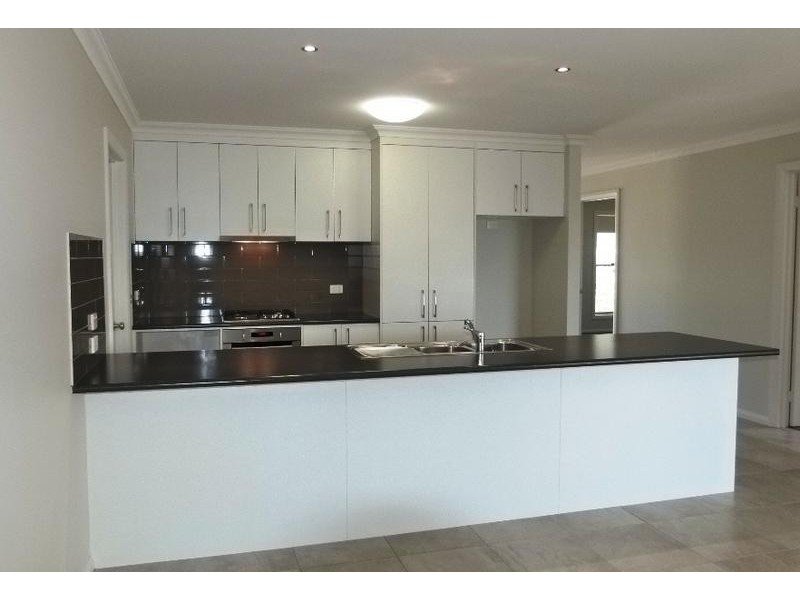 16 Egret Way, Thurgoona NSW 2640