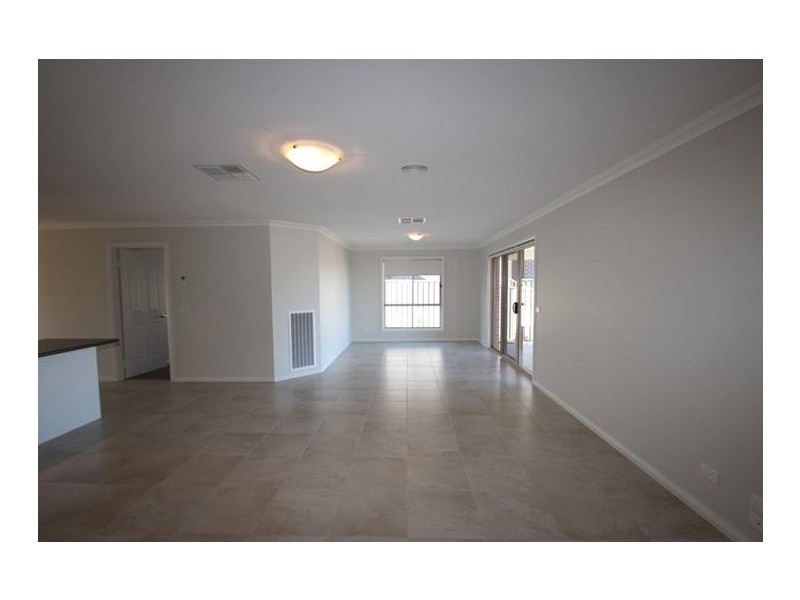 16 Egret Way, Thurgoona NSW 2640
