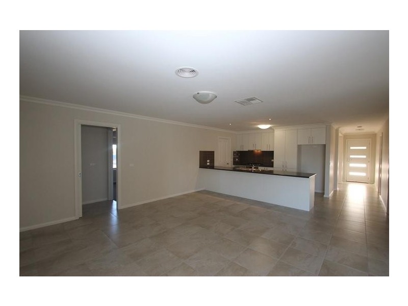 16 Egret Way, Thurgoona NSW 2640