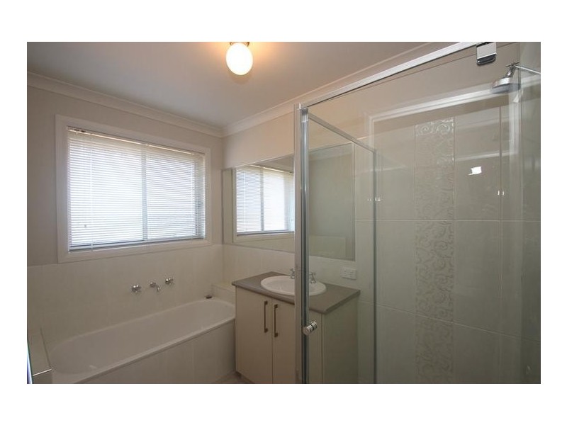 16 Egret Way, Thurgoona NSW 2640