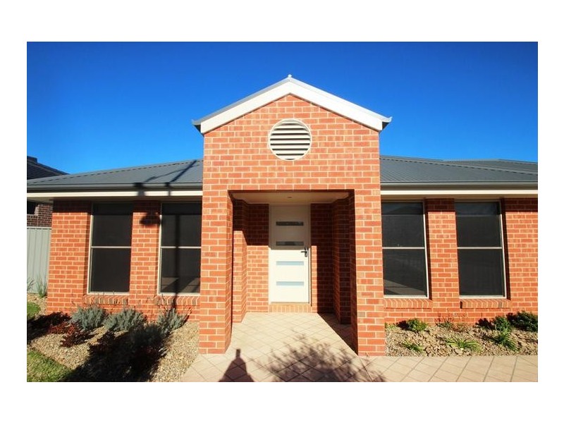 16 Egret Way, Thurgoona NSW 2640