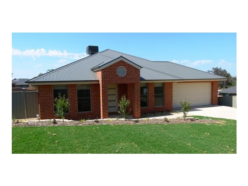 16 Egret Way, Thurgoona NSW 2640