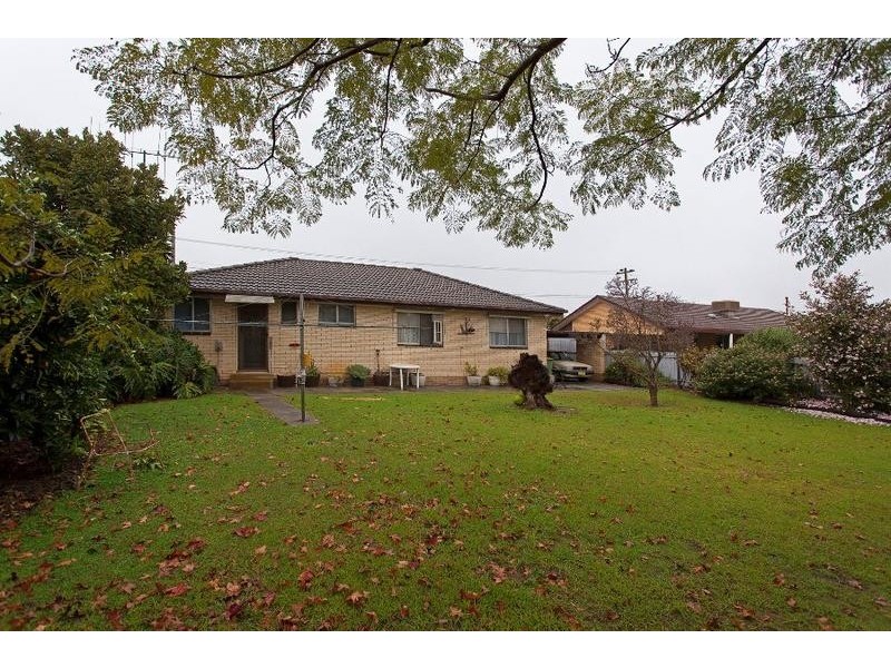 481 Kemp Street, Lavington NSW 2641