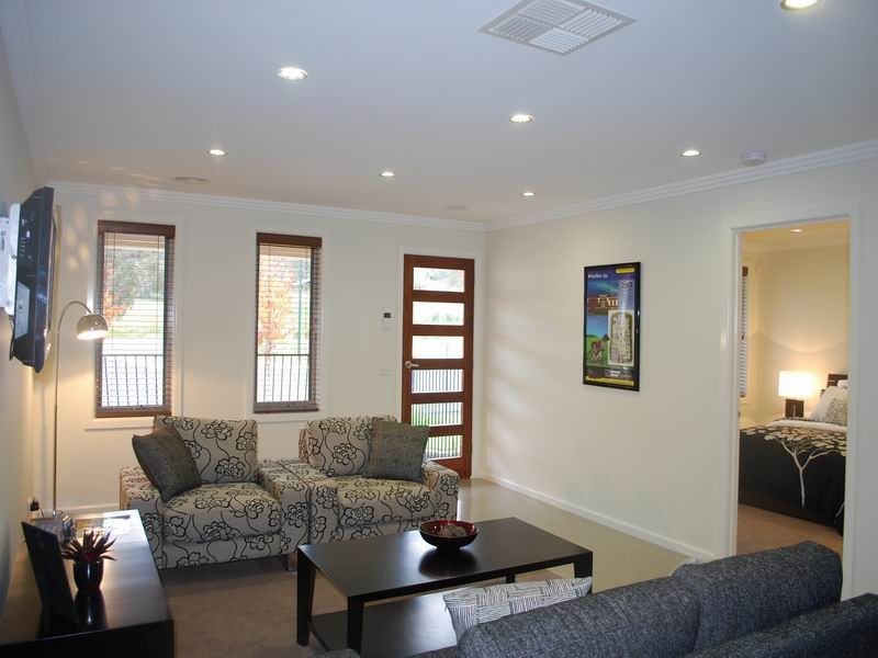 15 Kendall Drive, Hamilton Valley NSW 2641