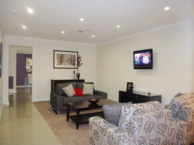 15 Kendall Drive, Hamilton Valley NSW 2641