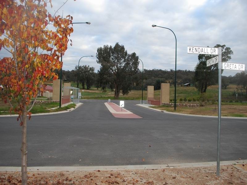 15 Kendall Drive, Hamilton Valley NSW 2641