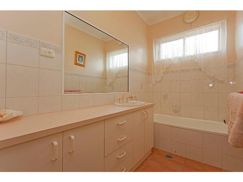 331 Mark Crescent, Lavington NSW 2641