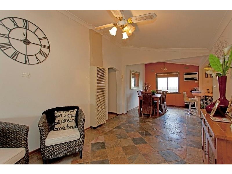 537 Collins Street, Lavington NSW 2641