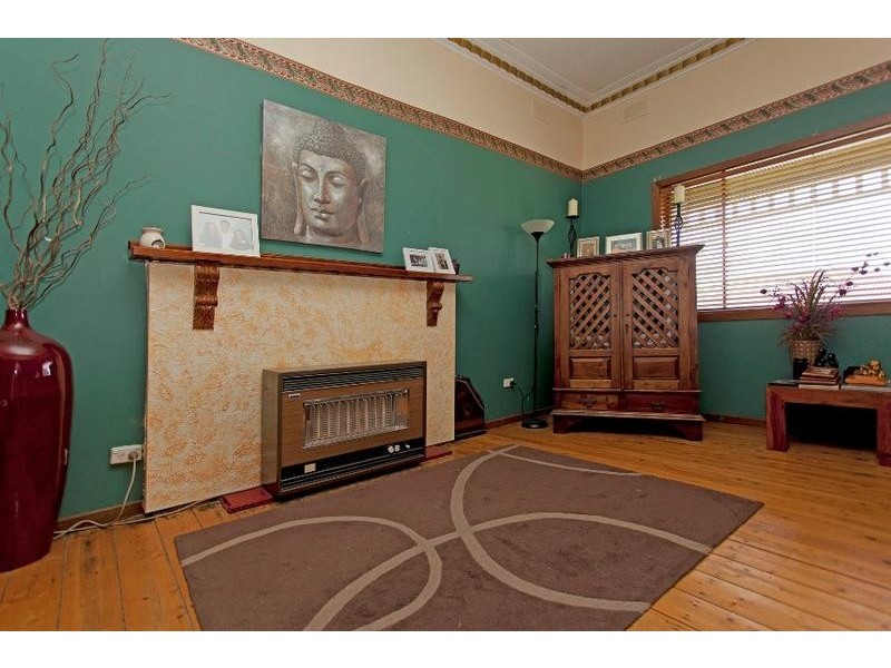 537 Collins Street, Lavington NSW 2641