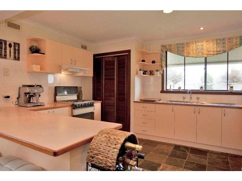 537 Collins Street, Lavington NSW 2641