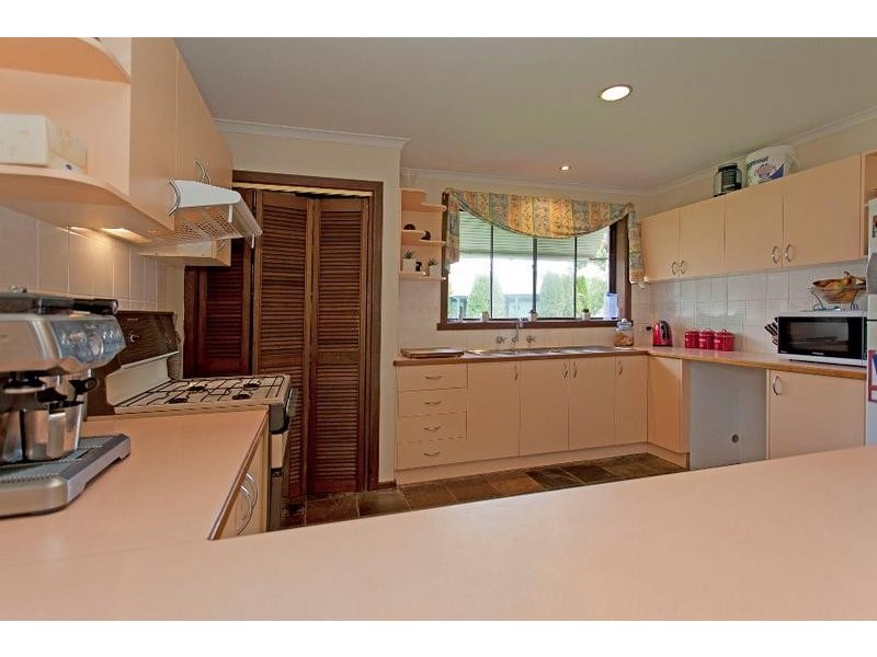537 Collins Street, Lavington NSW 2641